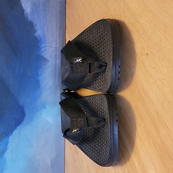 Brand New/Never Worn Black Chacos size 11 (fit 10-10.5) - Picture 5 of 6